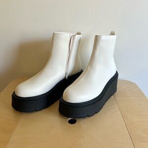 BP Milo White Faux Leather Platform Boots Sz8